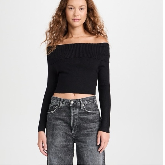 Line and dot off the shoulder cropped sweater - Picture 3 of 6